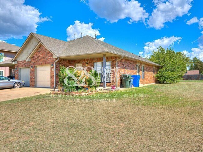 Foto del edificio - *AVAILABLE NOW!* CUTE 3 BED/2 BATH DUPLEX IN NORMAN!