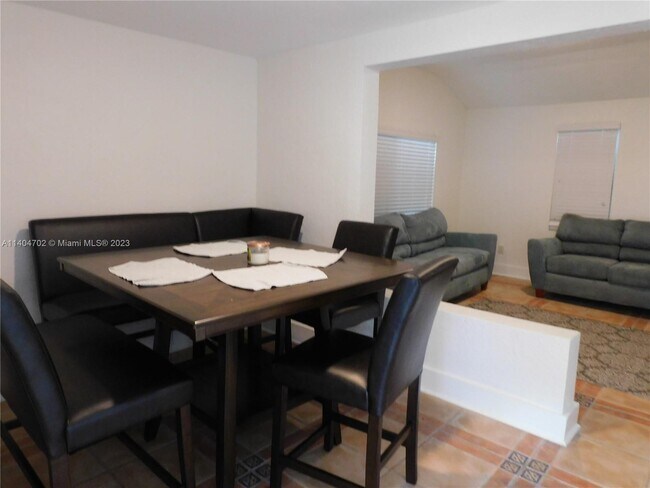 Foto del edificio - 2754 NW 26th St