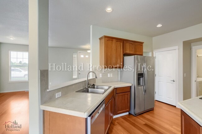 Building Photo - 7118 NE Cherry Dr