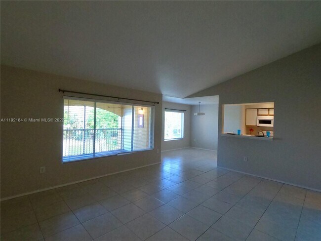Foto del edificio - 2627 NW 33rd St