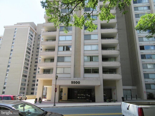 Foto del edificio - 5500 Friendship Blvd