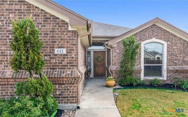 Building Photo - 611 Kelly Dr