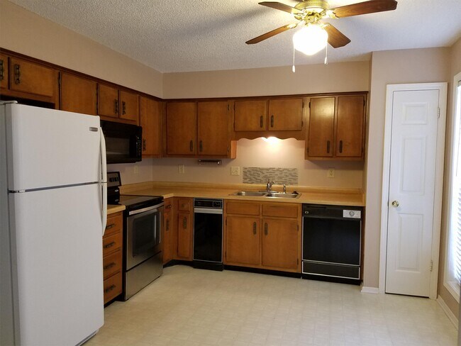 Building Photo - 6997 Wesley Ct