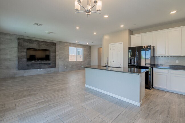 Building Photo - Immaculate 4 Bedroom 3 Bath Home in Seven ...
