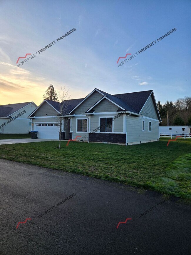 Building Photo - STATUS: AVAILABLE | R245E | $2095.00   *** FIRST FULL MONTH FREE ***