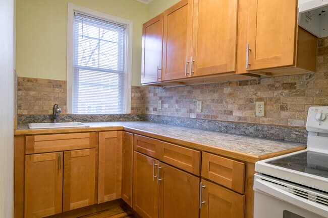 Building Photo - 134 S Angell St