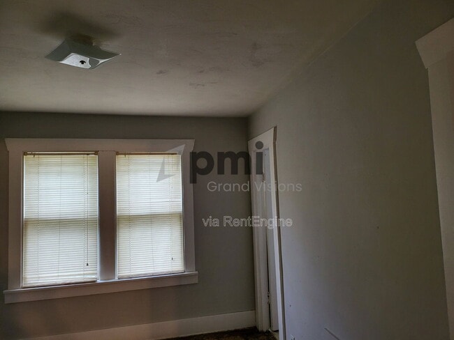 Building Photo - 1553 N Walnut Grove Ave