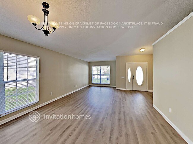 Building Photo - 896 Garden Glen Loop