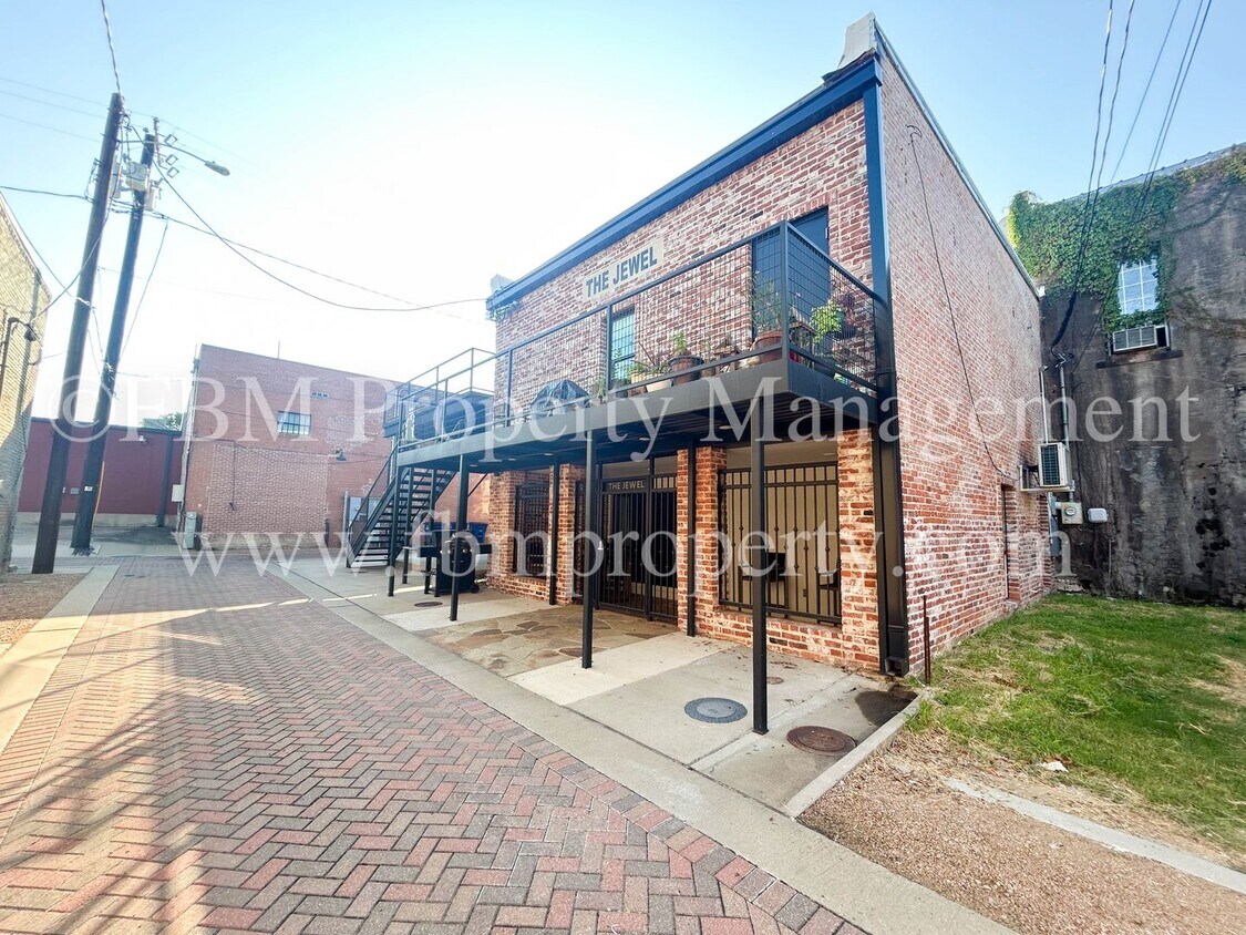 Foto principal - 112 W Knox St
