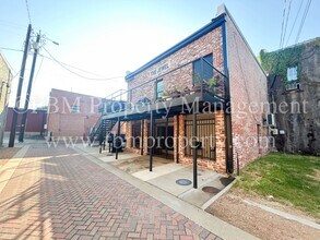 Building Photo - 112 W Knox St