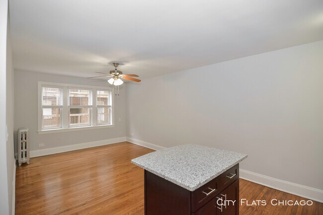 Building Photo - 1609 W Juneway Terrace