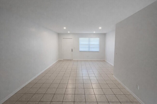 Foto del edificio - 5010 Killarney Ave