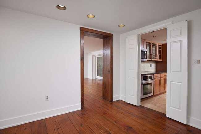 Building Photo - Centrally Located 2BR/2BA in Georgetown