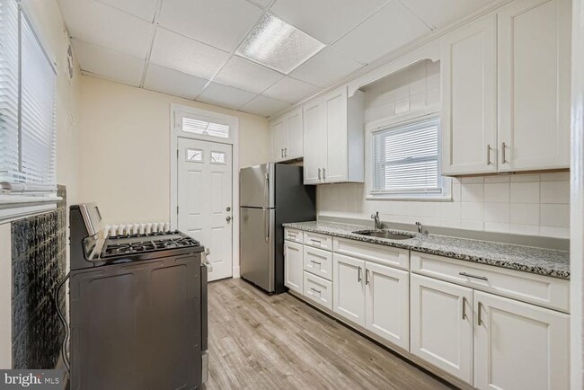 Building Photo - 3220 Sequoia Ave