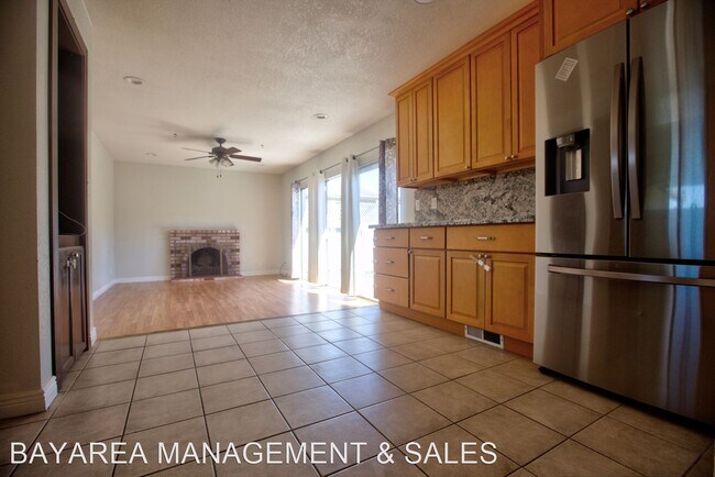 Building Photo - 3 br, 2 bath House - 36444 Peugeot Place