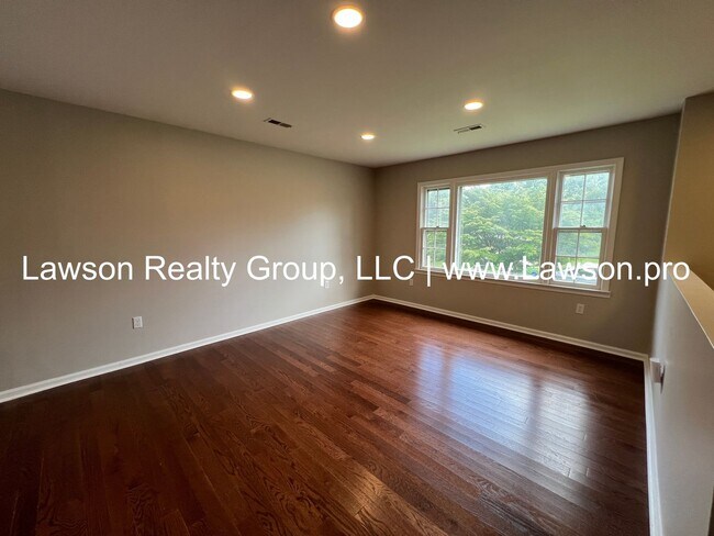 Building Photo - Five Bedroom, Updated Split Level in South...