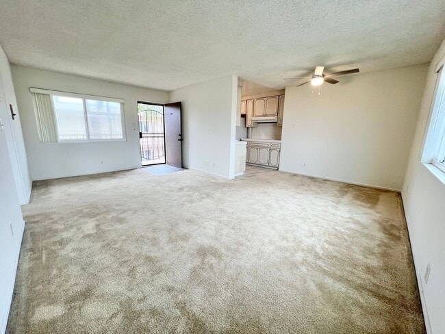 Building Photo - Top Floor 1 Bedroom Bixby Park Top Floor C...