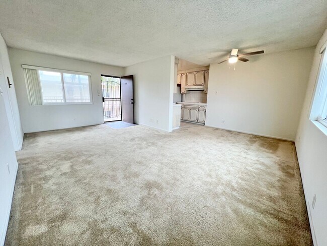 Foto del edificio - Top Floor 1 Bedroom Bixby Park Top Floor C...