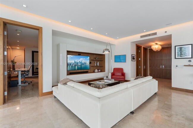 Foto del edificio - 5959 Collins Ave