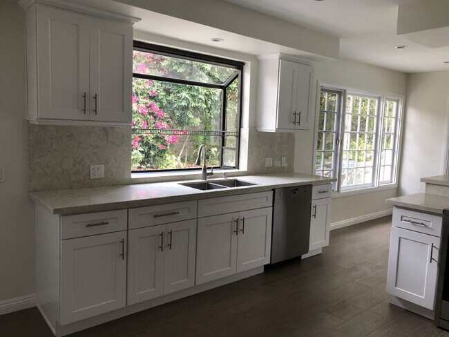 kitchen1 - 22746 Mulholland Dr
