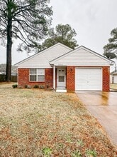 Building Photo - 4605 Little John Dr