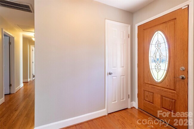 Building Photo - 6618 Castlegate Dr