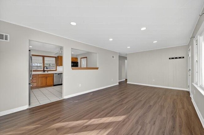 Building Photo - 7524 Virginian Dr