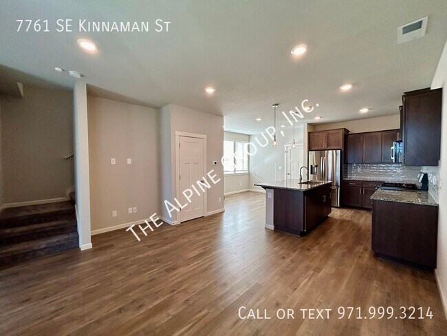 Building Photo - 3 Bed, End Unit near Reed's Crossing!
