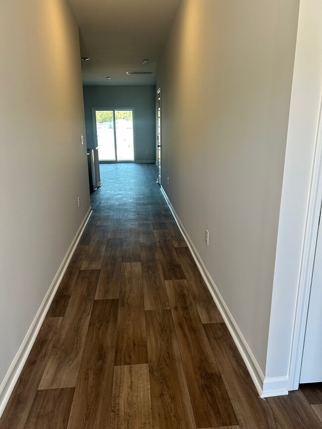 Foto del edificio - 404 Lehamite Ct