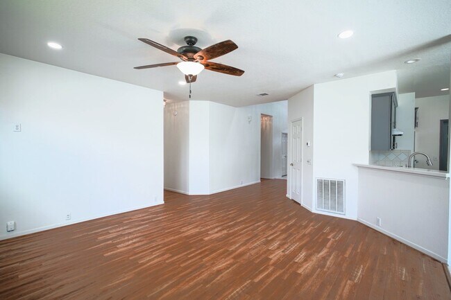 Foto del edificio - 11606 Canyon Woods Dr