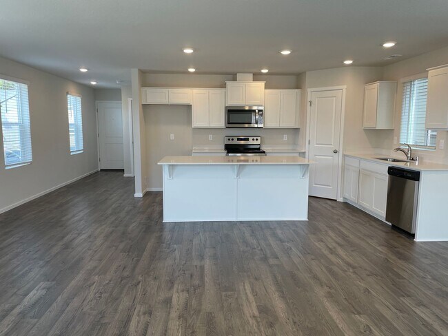 Foto del edificio - Stunning 4 Bed, 2.5 Bath Home with Premium Finishes, Spacious Layout, and Fenced Backyard!