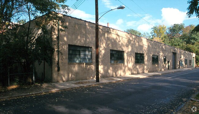 Building Photo - 525-547 E Armstrong St