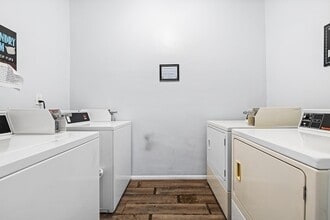 Building Photo - 2841 NE 33rd Ct