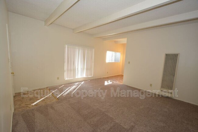 Foto del edificio - 2050 N Ventura Rd