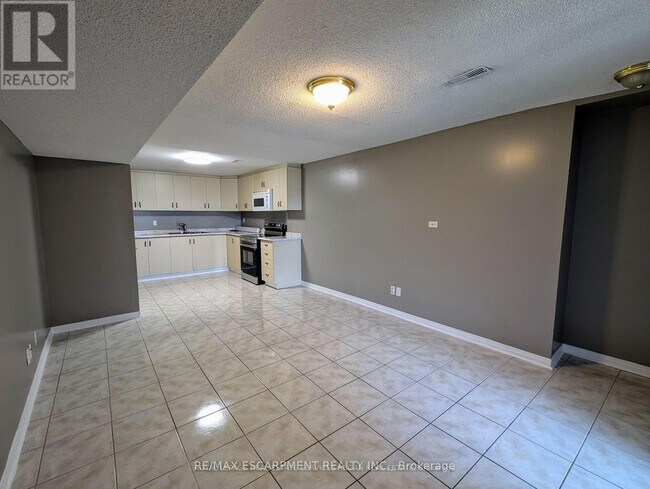 Building Photo - 56 Moorehead Crescent