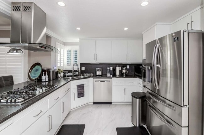 Building Photo - Walnut Dream Home; Updated Inside and Out,...