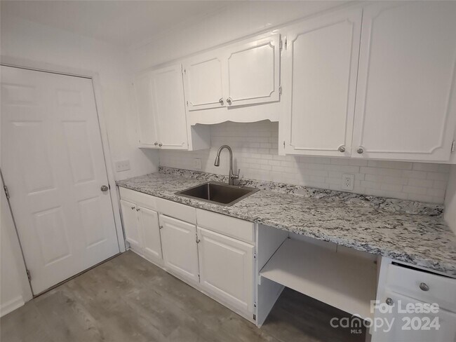 Building Photo - 1413 Phil Thurman Rd