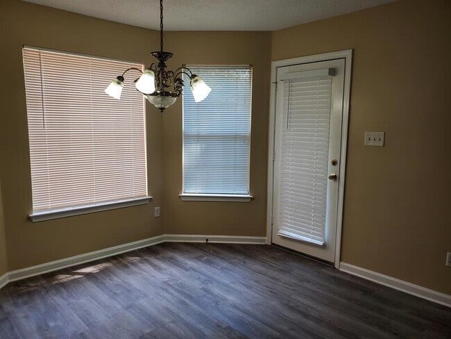 Foto del edificio - 1812 Clunan Cove