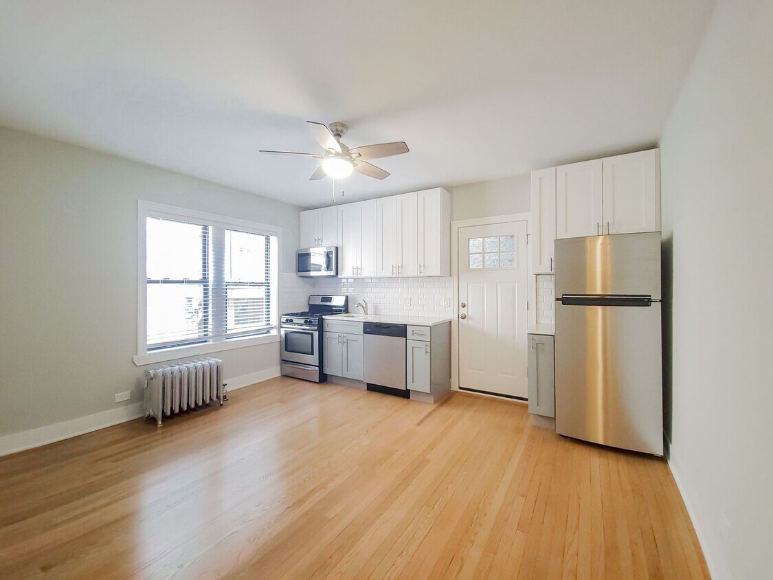 Foto principal - 1950 W Wilson Ave