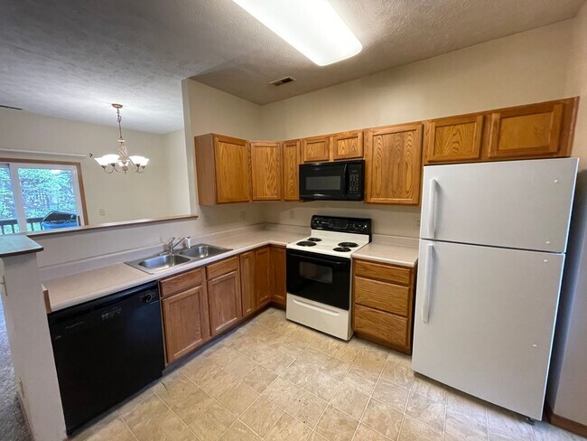 Foto del edificio - 3 Bedroom 3.5 Bath Townhouse