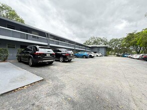 Building Photo - 8982 W Sample Rd