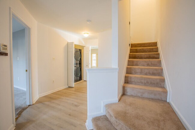 Building Photo - Amazing 4 BR/3.5 BR Townhome in Gambrills!