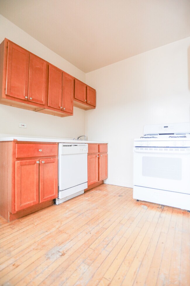 Building Photo - 4913 N Glenwood Ave