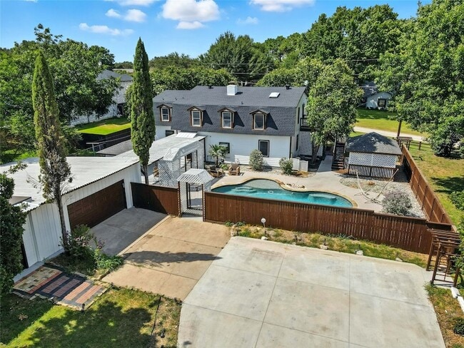 Building Photo - 1323 Dublin St