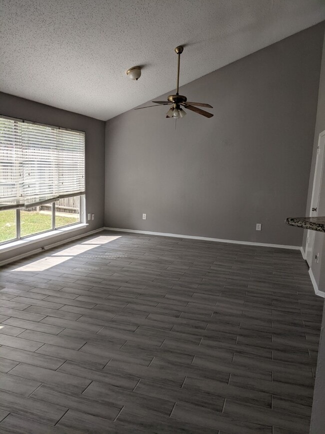 Foto del edificio - 2223 Crosscoach Ln