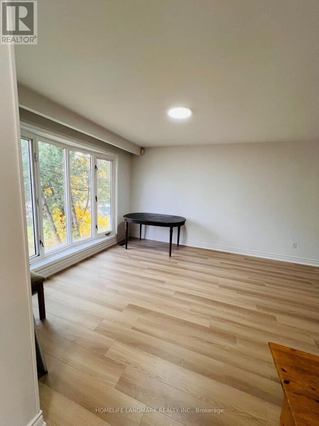 Photo du bâtiment - 1262 Napier Crescent