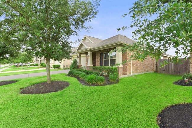 Building Photo - 15606 Kensington Bluff