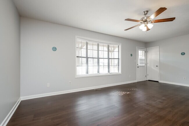 Foto del edificio - 2354 Goodwood Dr