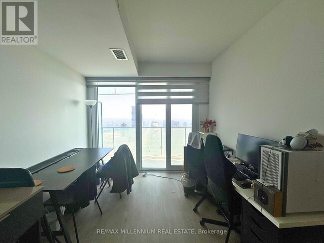 Building Photo - 3900-3900 Confederation Pkwy