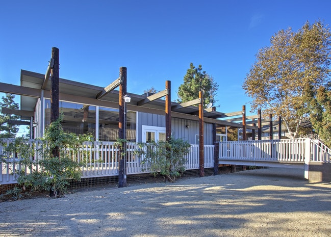 Building Photo - Pine Lake Terrace